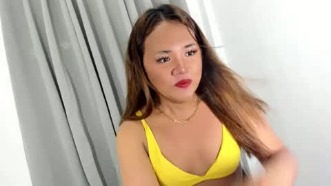 Snapshot of _lovelyyan69_ chatting on February 25, 10:37 am _lovelyyan69_ online show from February 25, 10:37 am