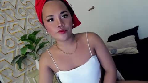 Snapshot of _lovelyyan69_ chatting on October 13, 6:15 am _lovelyyan69_ online show from October 13, 6:15 am