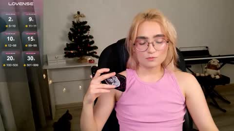 _meow_neko_ online show from December 19, 6:07 am