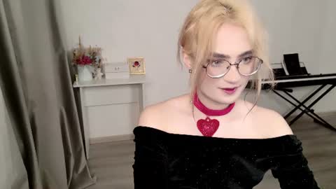 _meow_neko_ online show from June 12, 9:14 pm