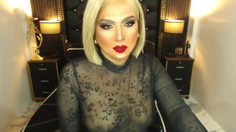 _natashacooper_ online show from April 15, 7:08 pm