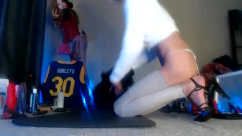 Snapshot of adamseve777 chatting on December 30, 9:08 pm TaylorSexbot online show from December 30, 9:08 pm