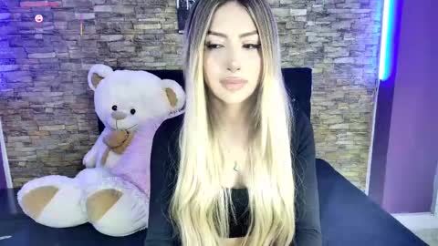 Snapshot of ale_love_ chatting on February 19, 2:33 am ALE LOVE online show from February 19, 2:33 am