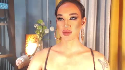 Snapshot of aleinacroft chatting on February 24, 7:00 am aleinacroft online show from February 24, 7:00 am