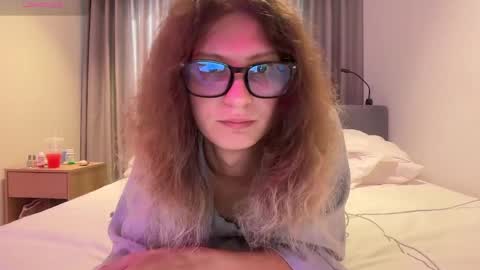 AlicePinkhead online show from March 26, 8:18 am