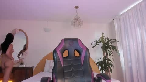 AlinaSimmons online show from April 7, 1:01 pm