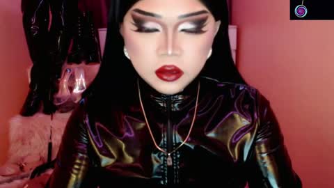 Queen Mireska online show from April 11, 5:05 pm