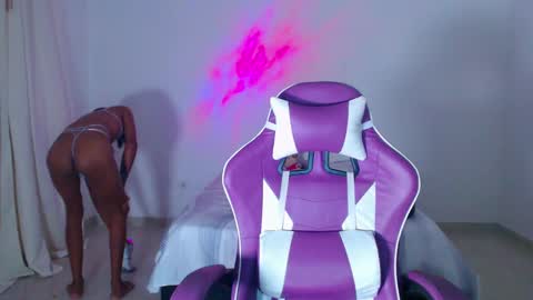 Snapshot of anabellabonariva chatting on December 11, 1:28 am Anabella online show from December 11, 1:28 am