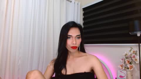 SENORITA online show from November 4, 9:03 pm