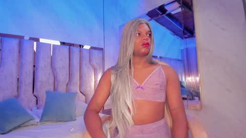 ariana_grande233 online show from March 28, 11:45 am