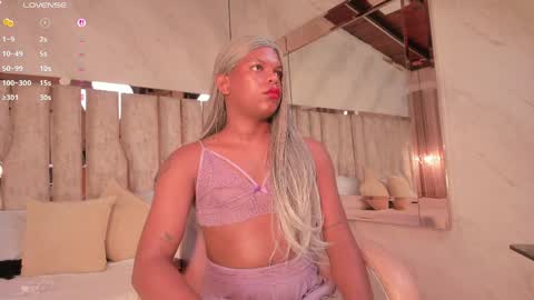 ariana_grande233 online show from April 10, 12:00 pm