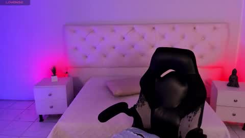 Aron cruz  online show from January 17, 1:08 pm