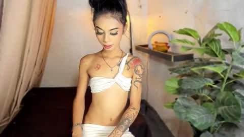 Snapshot of asianprettypetite chatting on October 4, 5:30 am CHESKA online show from October 4, 5:30 am