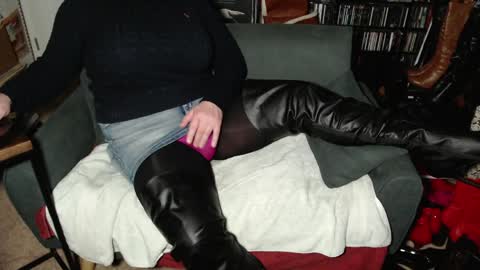 Aspen Vale online show from March 28, 7:49 pm