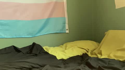 Autumn Loves You online show from February 19, 6:37 pm