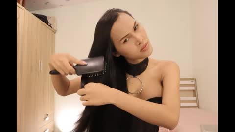 bee_thai online show from December 2, 6:49 pm
