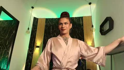     online show from April 13, 8:24 pm