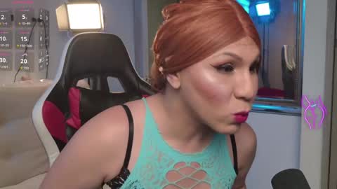 kyra Moor online show from April 22, 2:40 am