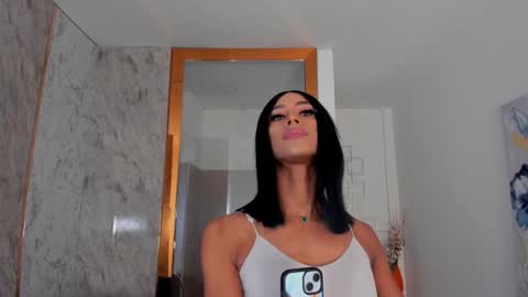 Nina online show from December 5, 1:44 pm