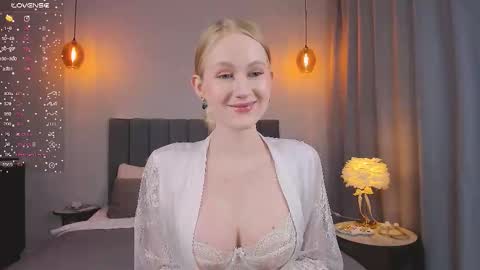 Mia online show from February 25, 4:31 pm