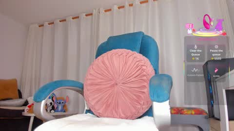 CamilaMendez--- online show from November 5, 4:45 am