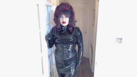 candi smokes online show from April 27, 12:58 pm