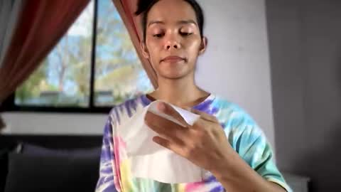 caroline_east online show from April 20, 6:04 am