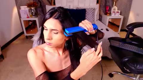 caroline_foster1 online show from March 5, 12:43 pm