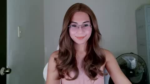 chelly4u69 online show from August 4, 12:06 am