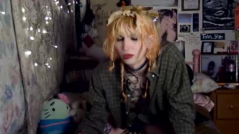 cher strauberry online show from February 20, 6:19 am