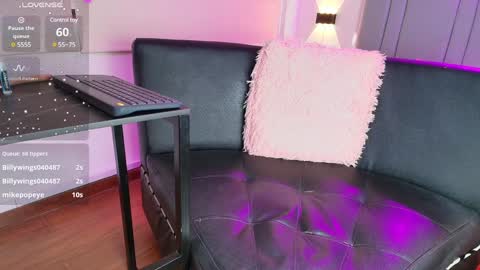 Snapshot of chloe_cherry21 chatting on December 14, 12:33 pm chloe cherry21 online show from December 14, 12:33 pm