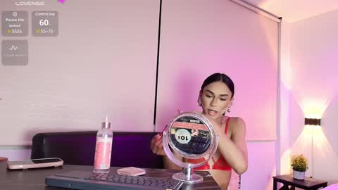 Snapshot of chloe_cherry21 chatting on January 16, 2:19 am chloe cherry21 online show from January 16, 2:19 am