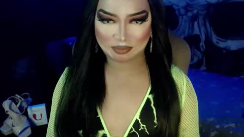 QUEEN CESS online show from November 12, 12:15 pm