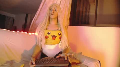 danielamay00 online show from June 7, 8:11 am