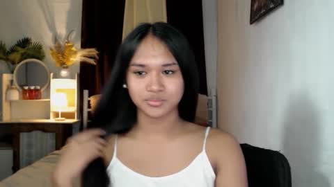 daniellelux online show from February 10, 8:20 am