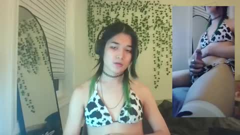 deciduousdoll online show from September 18, 7:46 am