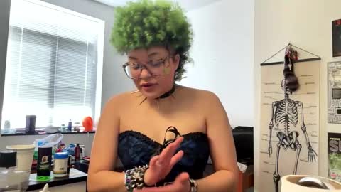 dizzinsweatyy online show from February 23, 8:00 pm