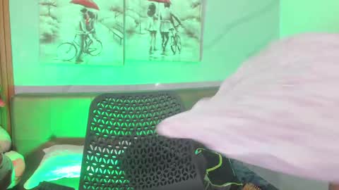 dreams_chloe online show from October 4, 5:30 am