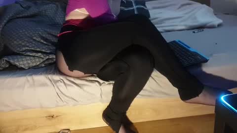 shy yoong cross online show from February 23, 2:18 am