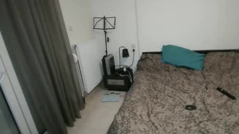 efi_crossou online show from March 6, 10:15 pm