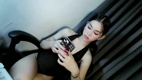 ella online show from December 21, 4:02 pm