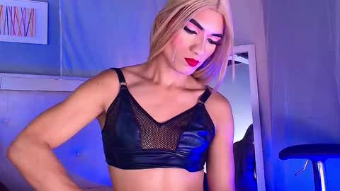 emily_castillo1_ online show from February 7, 5:24 am