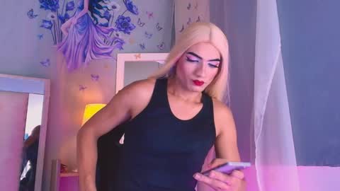 emily_castillo1_ online show from April 5, 4:32 am