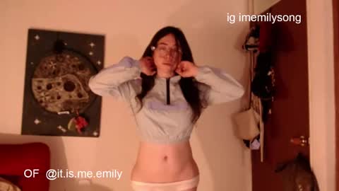 emily_pearl_ online show from March 25, 11:30 pm