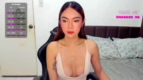 Snapshot of emmacoxx24 chatting on October 9, 10:38 am SweetGirlEmma online show from October 9, 10:38 am
