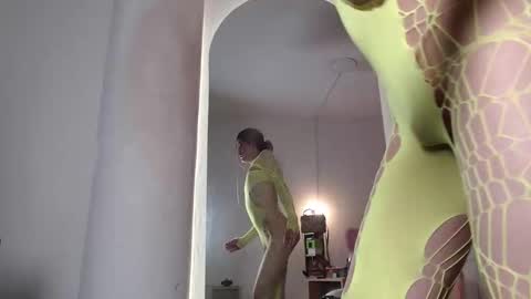 EMMY LEE online show from December 5, 8:42 am