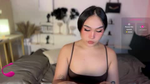 Queen Eva Mazikeen online show from March 27, 4:04 am