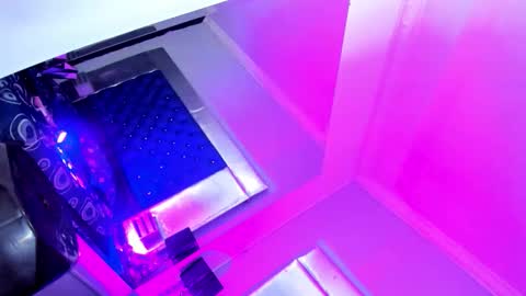 evanllelyne online show from February 6, 2:22 pm