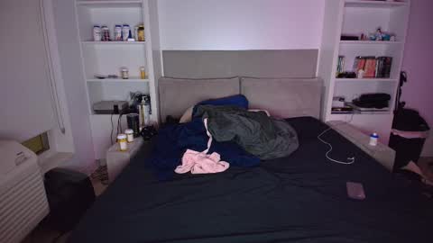 femboyflowers online show from March 16, 5:44 am