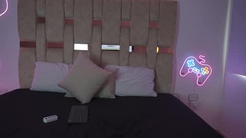 fernanda_thail_ online show from February 20, 8:00 pm